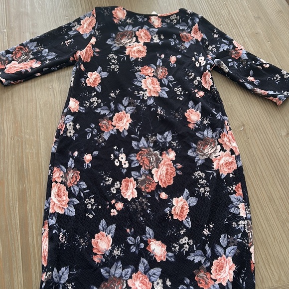 Floral Fitted Maternity Dress - Picture 3 of 6